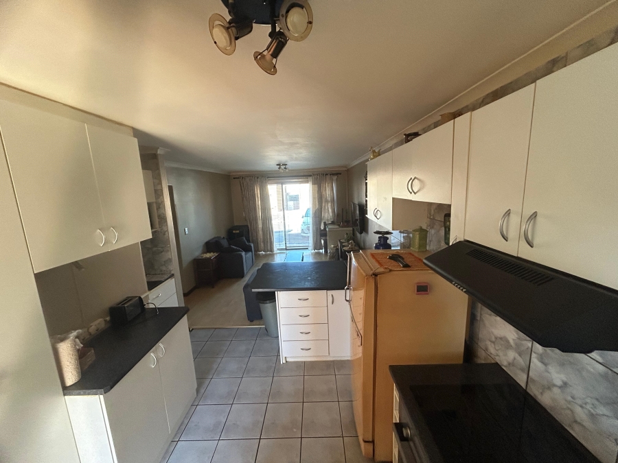 2 Bedroom Property for Sale in Oakglen Western Cape